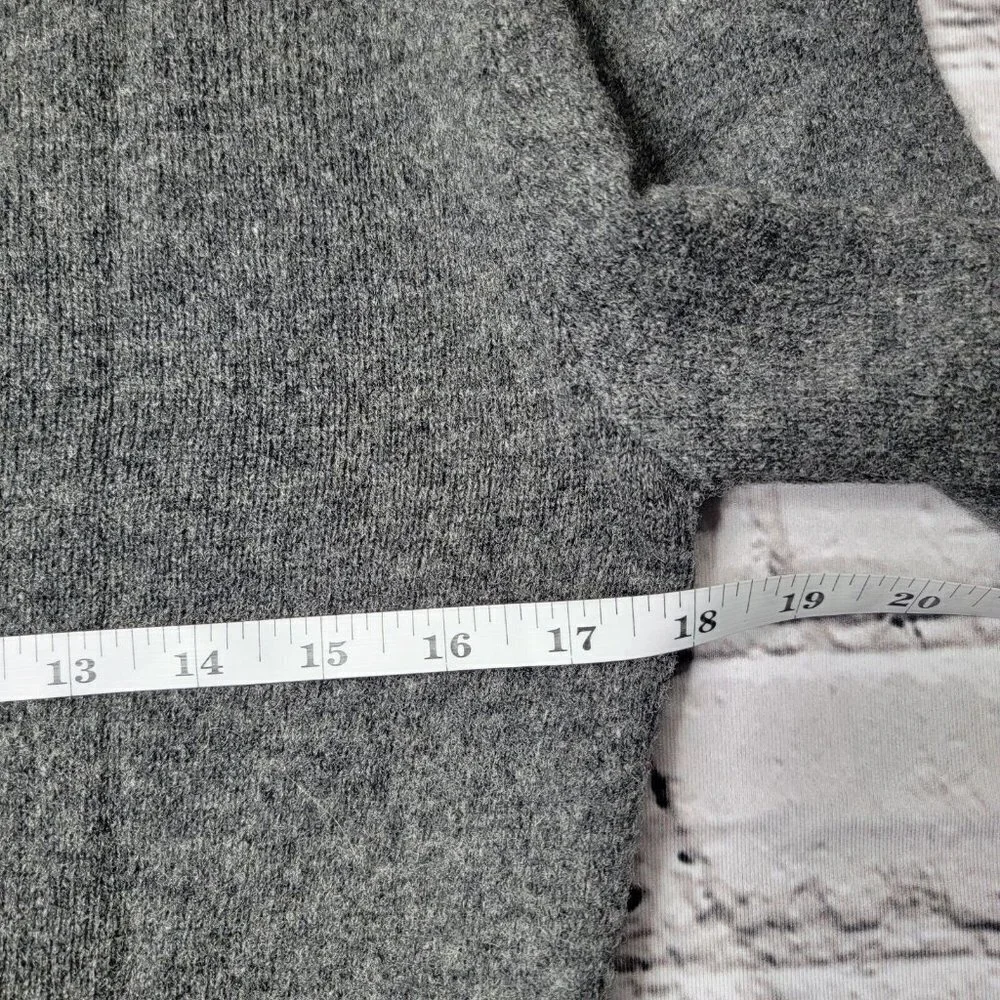Vintage‎ Trent 74 Robert Bruce 100% 2-Ply Wool Gray Vneck Sweater Size M
